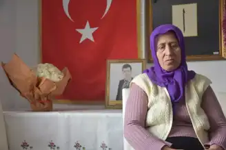 Üniversite Öğrencileri Şehit Öğretmenin Ailesini Ziyaret Etti