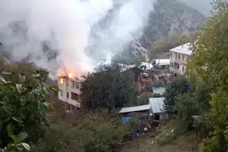 Gümüşhane'de Ev Yangını: 2 Kat Hasarlı