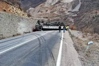 Doğu Anadolu'da Tır Kazası: Sürücü Ağırlık Yaralandı
