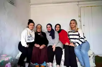 98 Yaşındaki Hüsniye Teyze, Öğrencilerden Destek Aldı