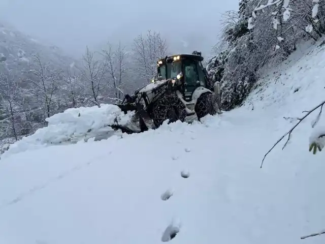 Doğu Karadeniz'de Yollar Kapandı! 715 Köy Yalıtıldı