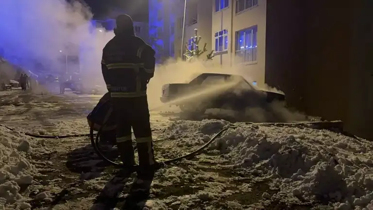 Park Halindeki Araçta Yangın!Gümüşhane'de büyük korku