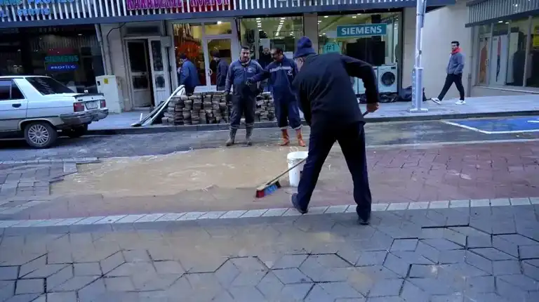 Gümüşhane'de Su Borusu Patlaması: Su Apartmanları Bastı!